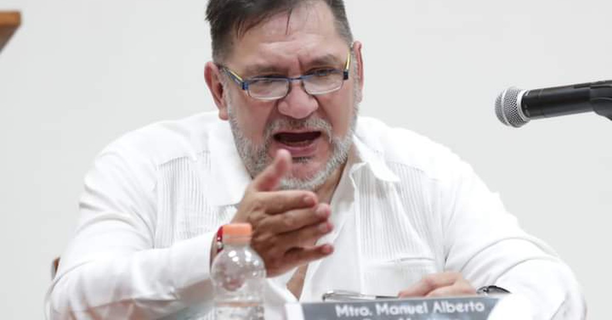 ¿Quién es Manuel Alberto Cruz Martínez, el director del INE suspendido por modificar frases de AMLO?
