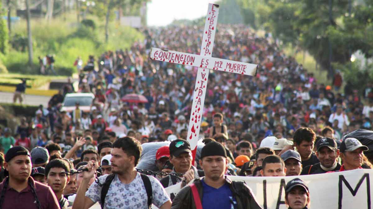 Caravana de 7 mil migrantes sale de Tapachula, Chiapas